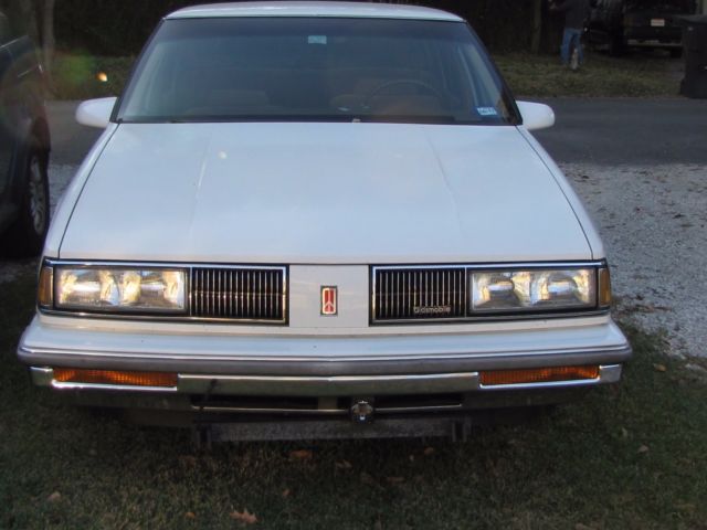 1989 Oldsmobile Eighty-Eight Royal Brougham - photo 2