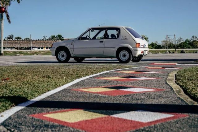 1989 PEUGEOT 205 RALLYE compact hatchback - photo 2