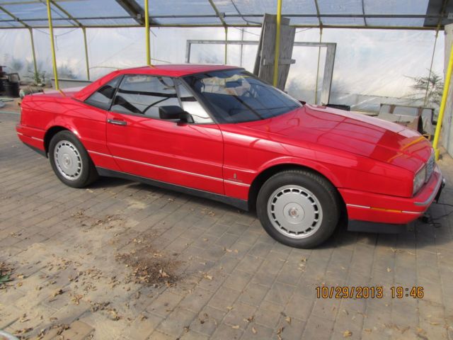 1989 Pininfarina-designed Cadillac Allante hardtop convertible 1989 Cadillac Allante
