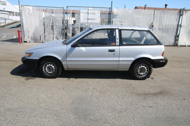 1989 Plymouth Colt - photo 3