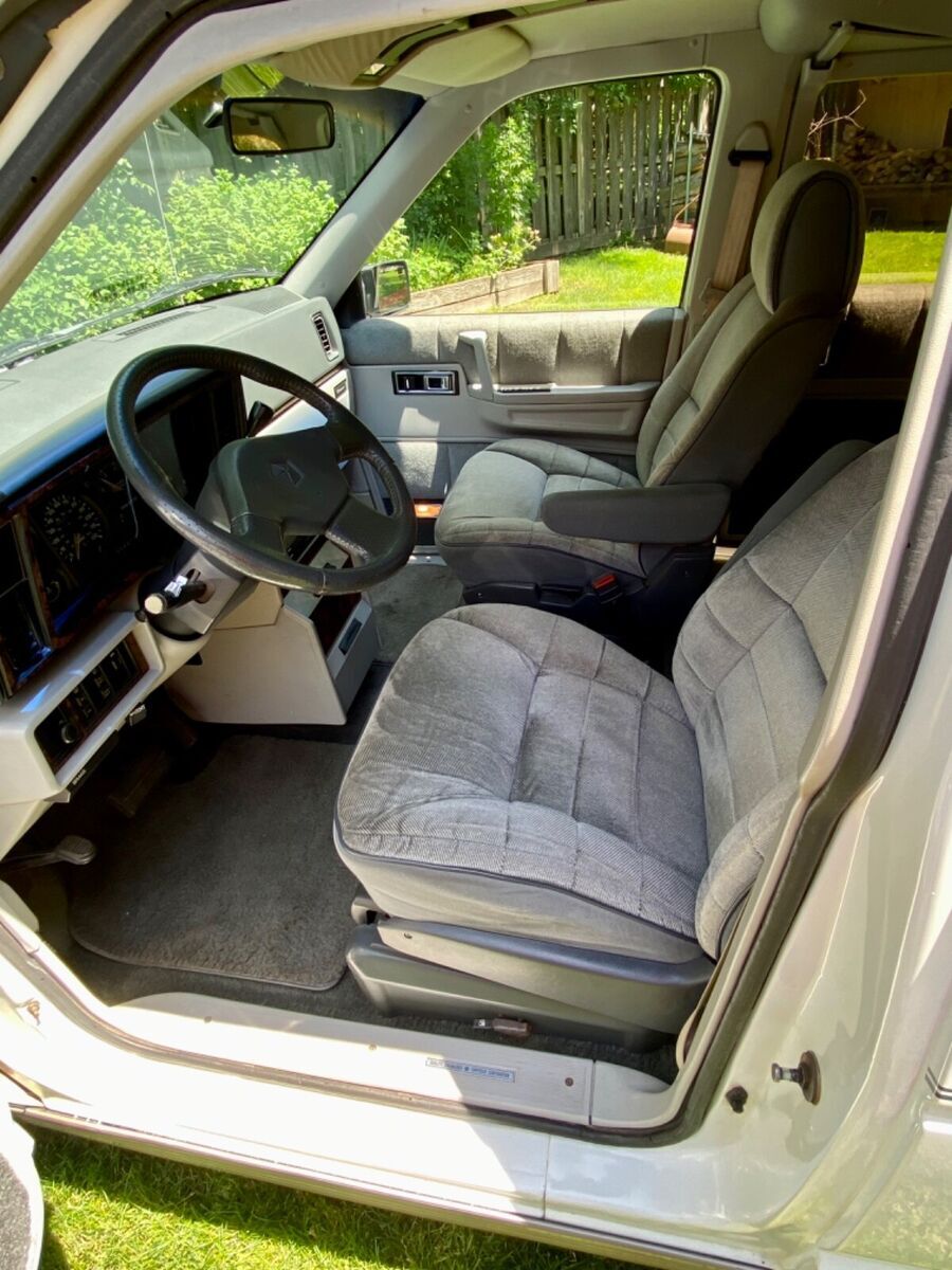 1989 Plymouth Voyager LX - photo 10