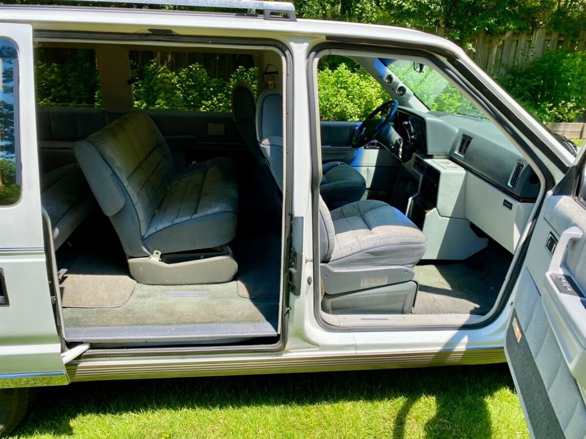 1989 Plymouth Voyager LX - photo 13