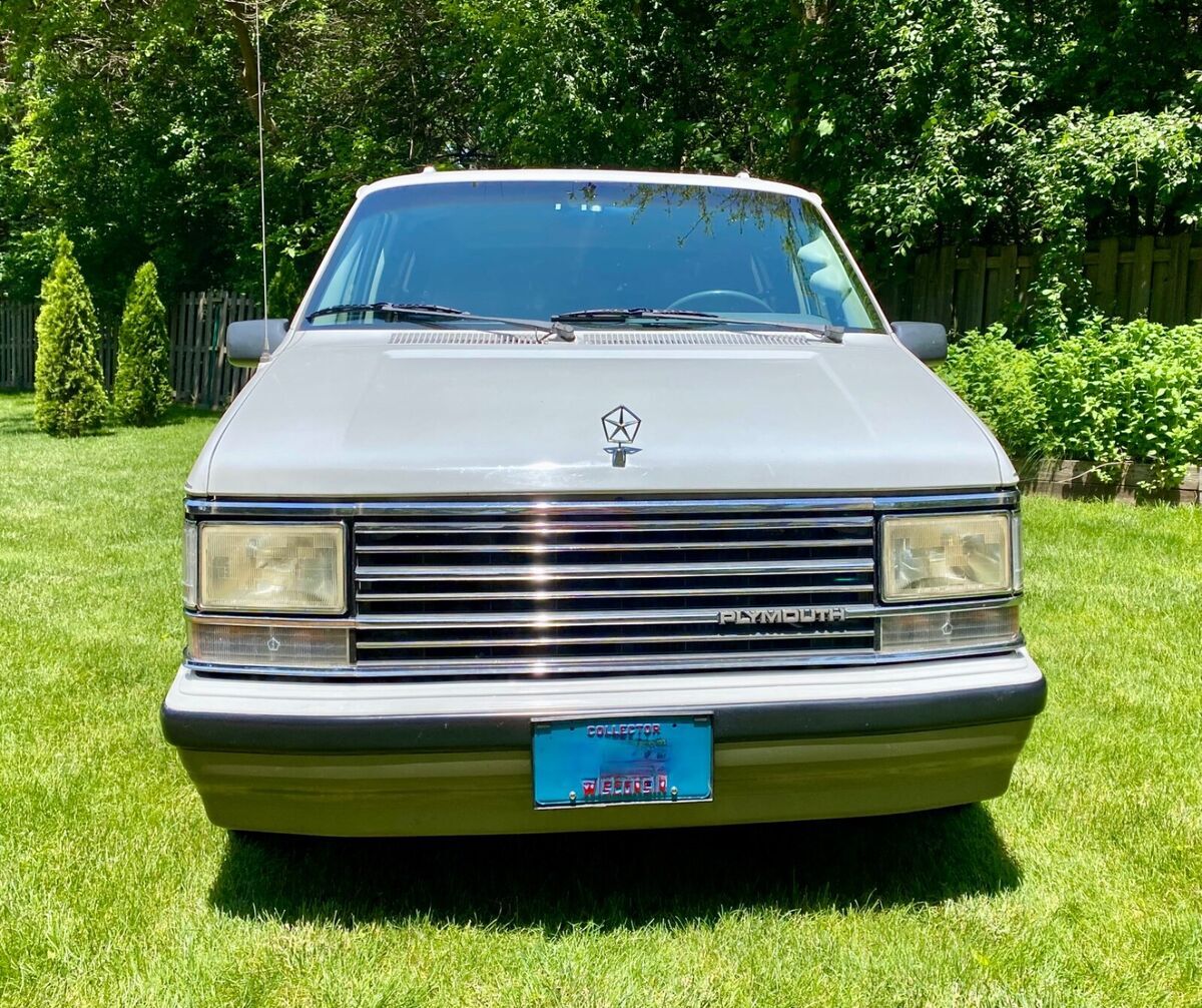 1989 Plymouth Voyager LX - photo 3