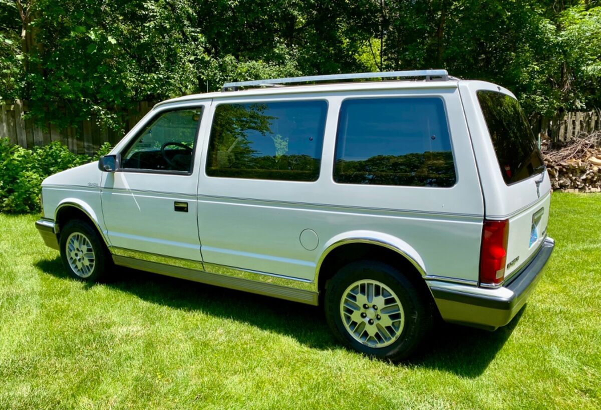 1989 Plymouth Voyager LX - photo 5