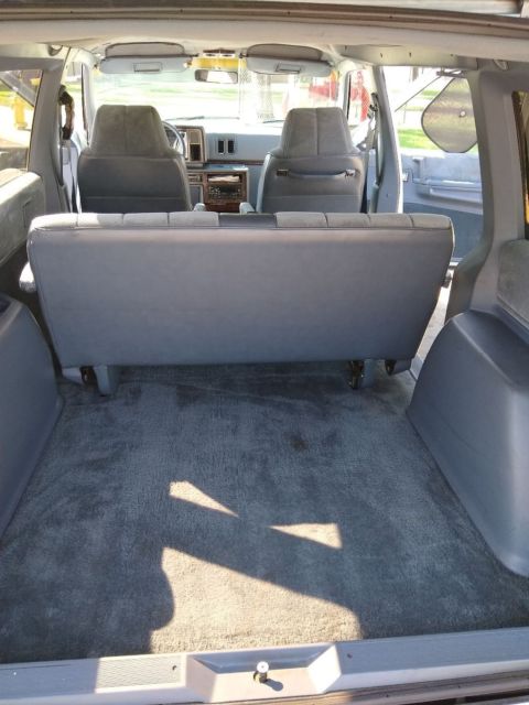 1989 Plymouth Voyager SE - photo 12