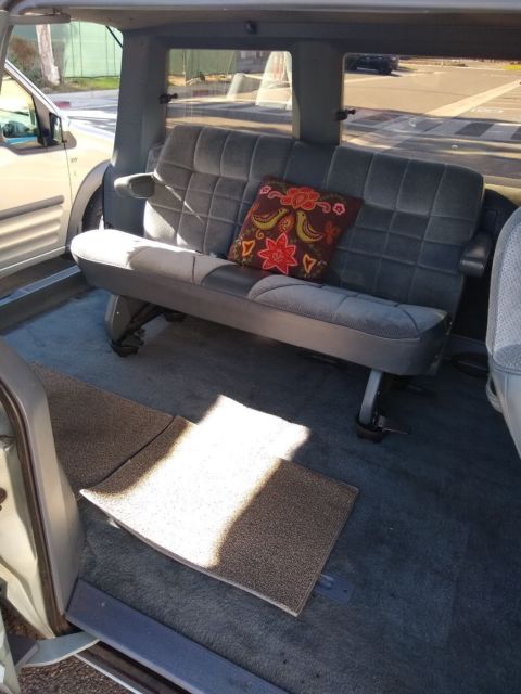 1989 Plymouth Voyager SE - photo 3