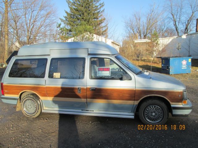 1989 Chrysler Town & Country - photo 3