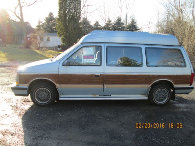 1989 Chrysler Town & Country - photo 5