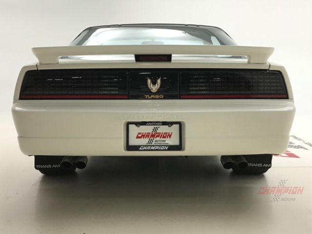 1989 Pontiac Firebird Trans Am GTA 20th Anniversary Pace Car - photo 13