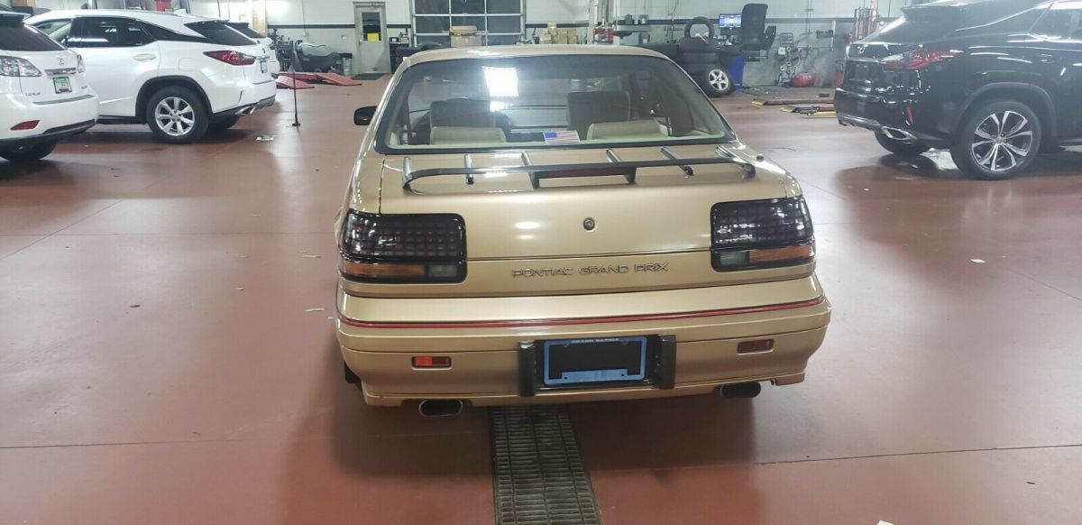1989 Pontiac Grand Prix SE - photo 5