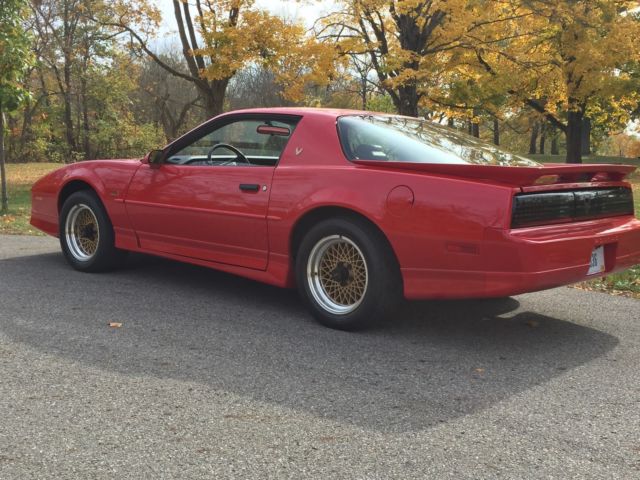 1989 Pontiac Trans Am GTA Y84 L98 w/ B20 Trim - photo 2