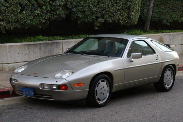 1989 Porsche 928 CD Player, Leather Seats, Sunroof - photo 4