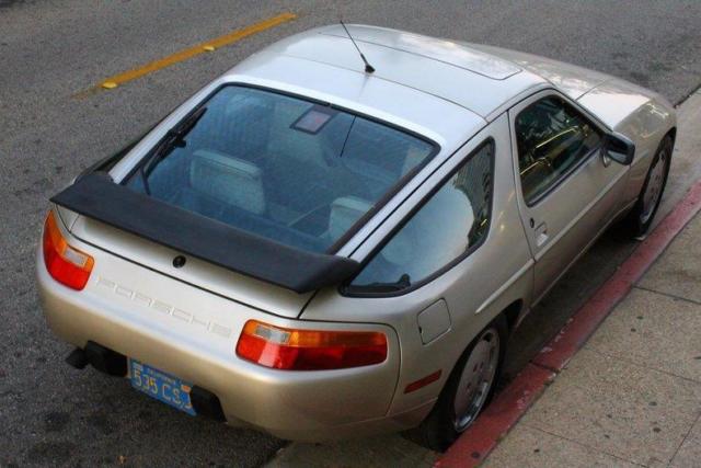 1989 Porsche 928 CD Player, Leather Seats, Sunroof - photo 6