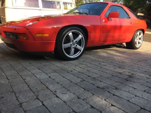 1989 PORSCHE 928 S4 - RARE 5-SPEED - EXTREMELY WELL MAINTAINED - RECEIPTS - COA 1989 Porsche 928 S4 - FUN TO DRIVE AND ENJOY
