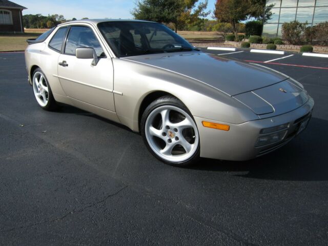 1989 Porsche 944 Turbo 80,070 miles, linen metallic / black Int. 1989 Porsche 944 Turbo S
