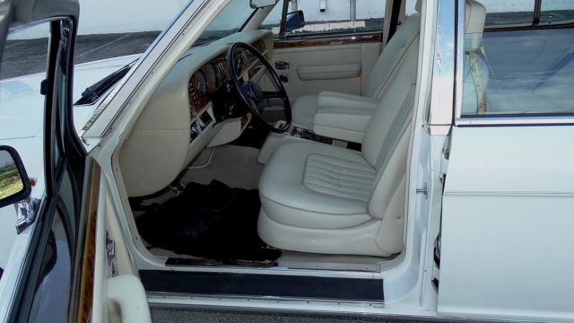 1989 Rolls-Royce Silver Spirit/Spur/Dawn GORGEOUS MAGNOLIA INTERIOR - photo 10