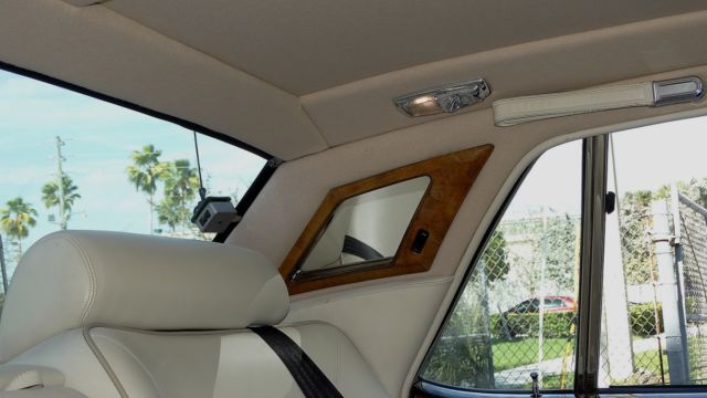 1989 Rolls-Royce Silver Spirit/Spur/Dawn GORGEOUS MAGNOLIA INTERIOR - photo 12