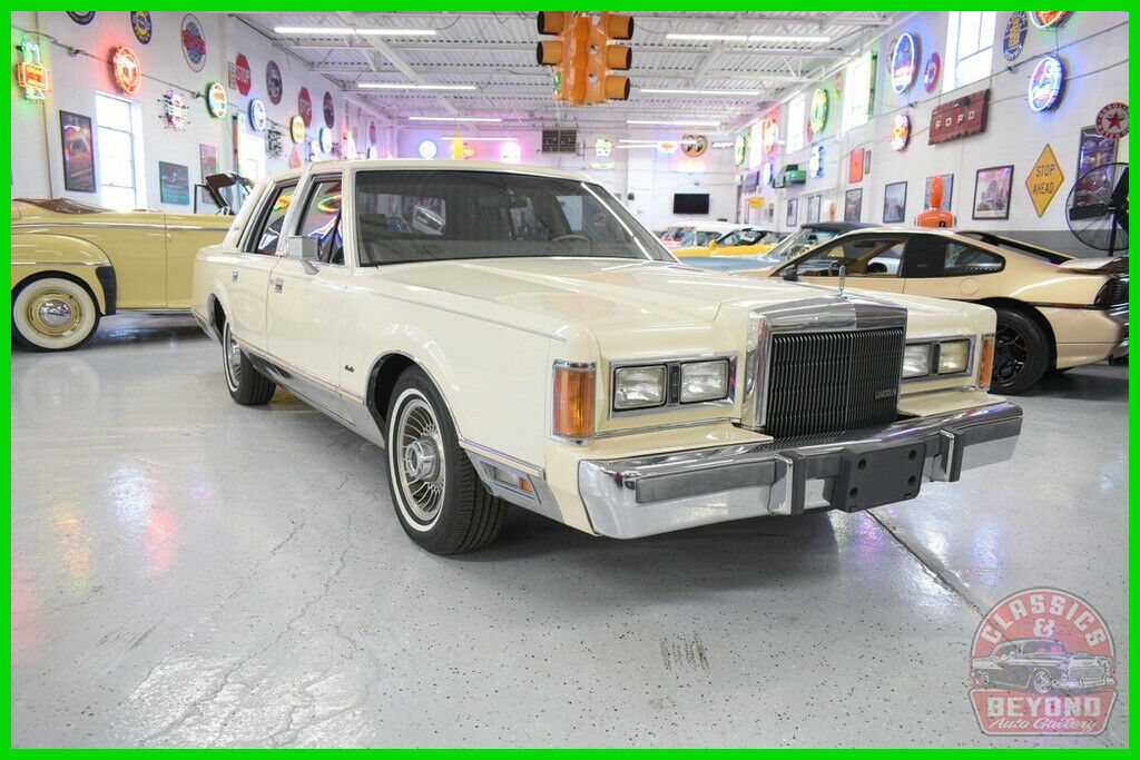 1989 Signature Used 5L V8 16V Automatic RWD Sedan 1989 Lincoln Town Car Signature