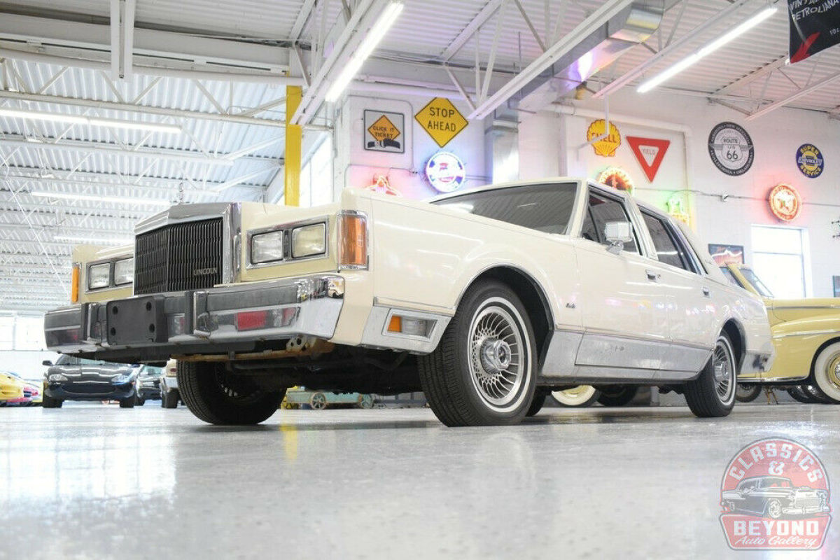 1989 Lincoln Town Car Signature - photo 10