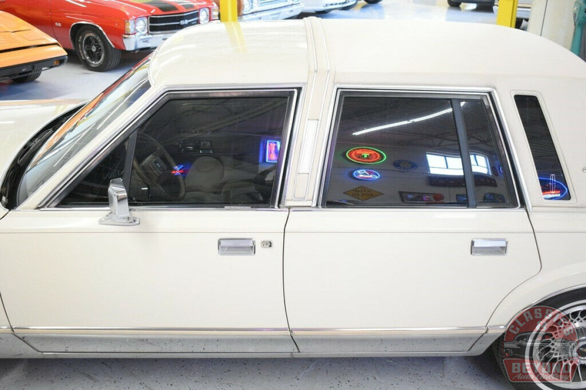 1989 Lincoln Town Car Signature - photo 13