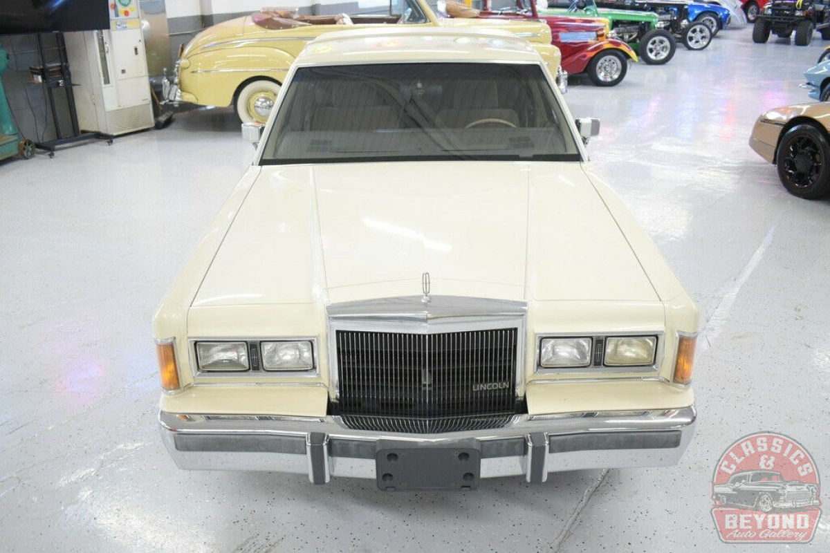 1989 Lincoln Town Car Signature - photo 5