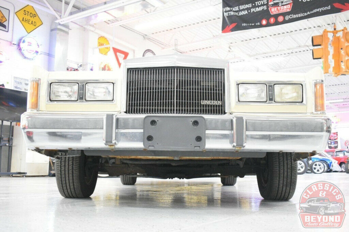 1989 Lincoln Town Car Signature - photo 7
