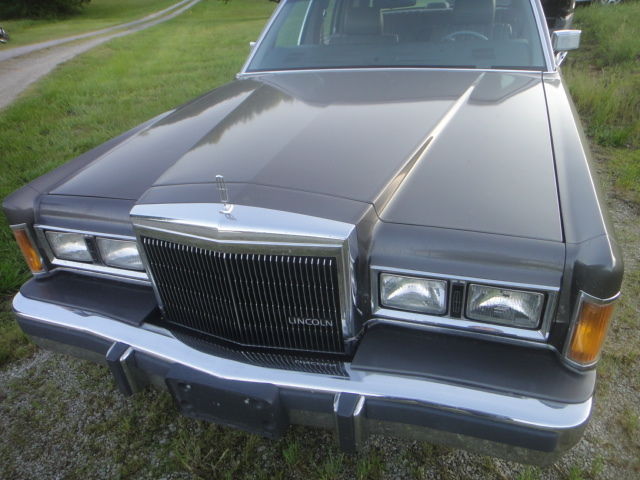 1989 Town Car 107K Gray/Silver Garage Kept 1989 Lincoln Town Car