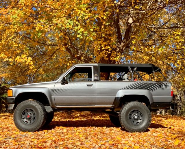 1989 Toyota 4Runner DLX - 5 Speed Manual - Fresh Paint & decals - Like New! 1989 Toyota 4Runner DLX