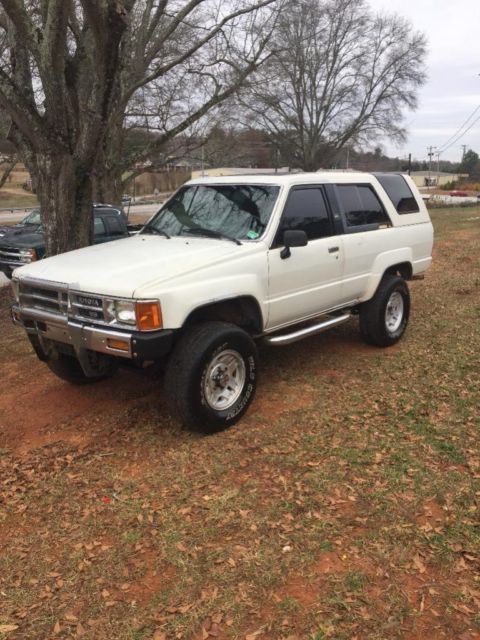 1989 Toyota 4Runner DLX Sport Utility 2-Door 3.0L 1989 Toyota 4Runner DLX Sport Utility 2-Door