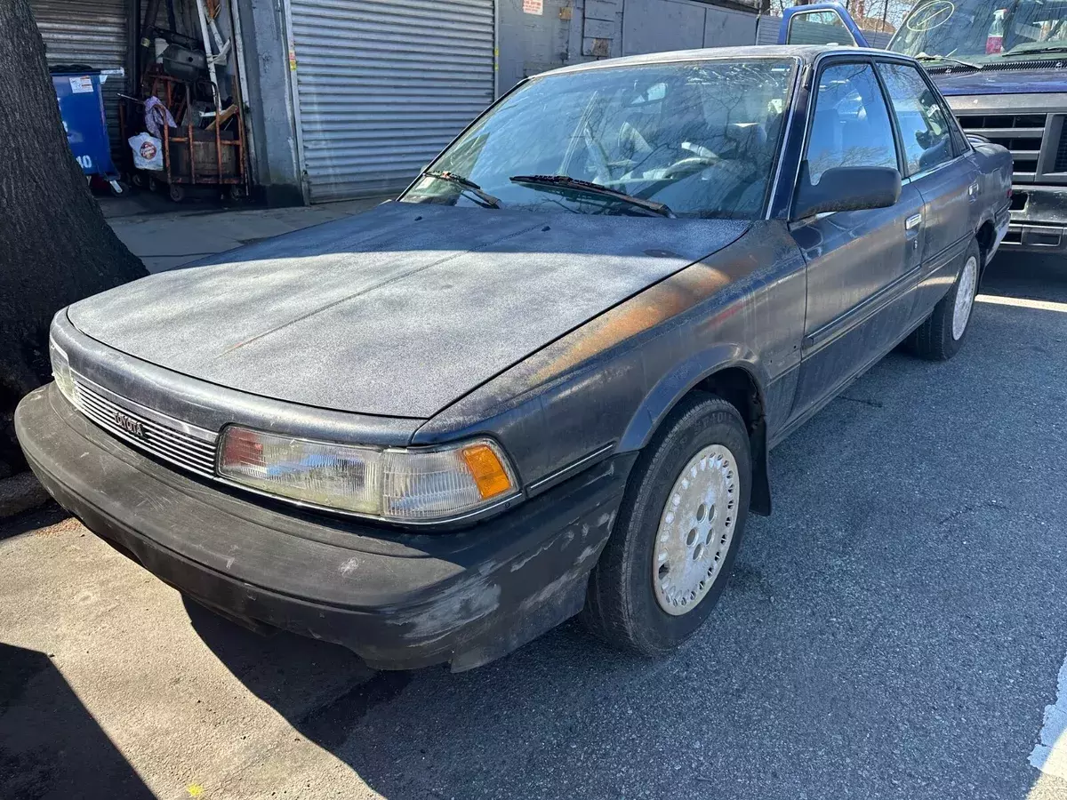 1989 Toyota Camry auto ac only 74000 miles runs great needs cosmetics 1989 Toyota Camry DLX