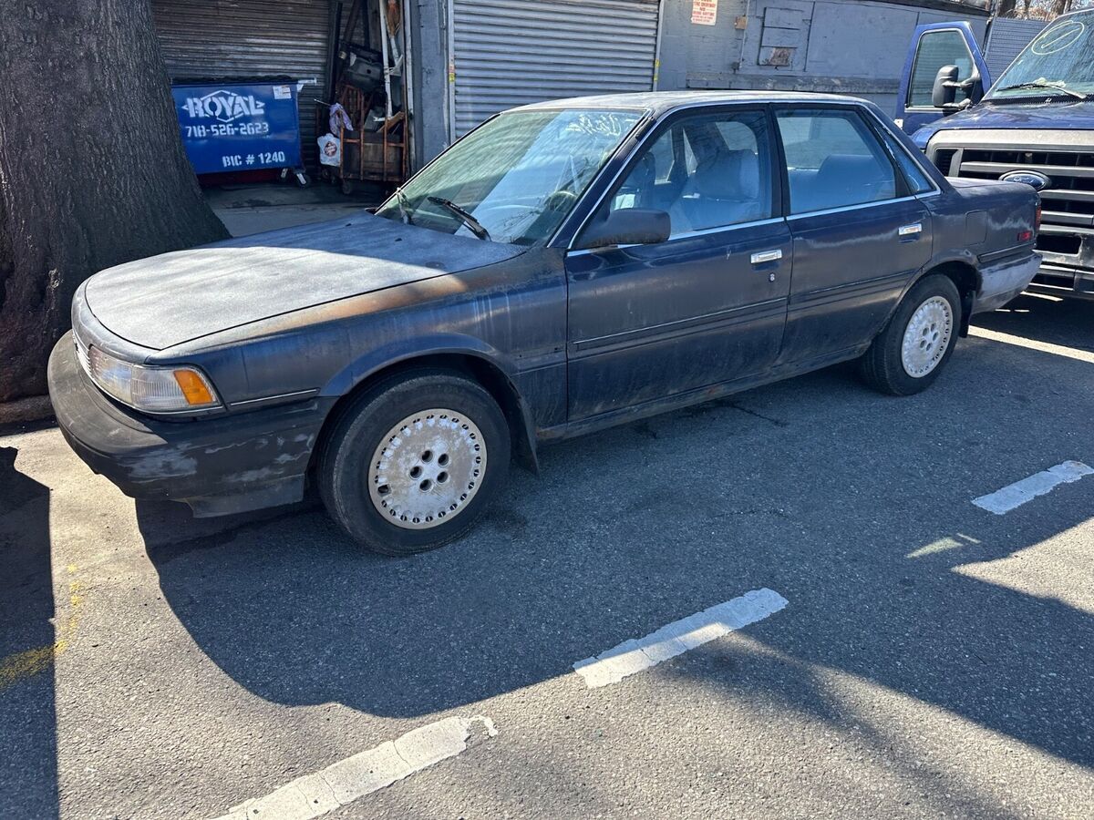 1989 Toyota Camry DLX - photo 2