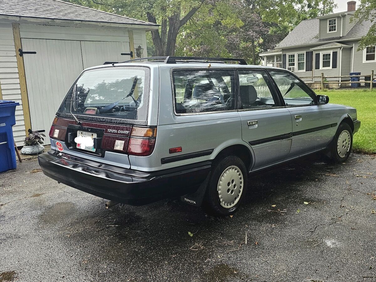 1989 Toyota Camry DLX - photo 3
