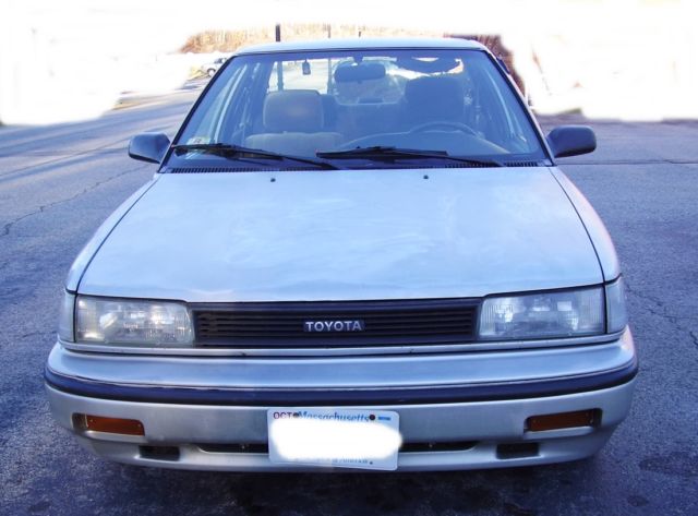1989- TOYOTA COROLLA- LE SEDAN- SILVER 1989 Toyota Corolla LE
