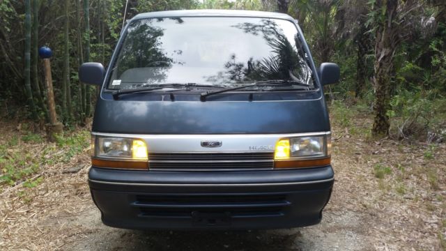 1989 Toyota Hiace Turbo Diesel Super Custom - photo 2