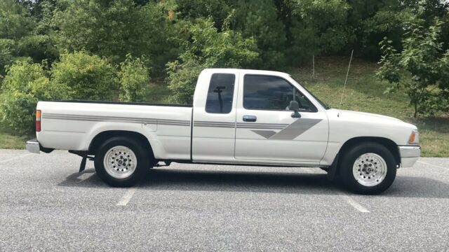 1989 Toyota Hilux SR5 Extra Cab Pickup Truck 1989 Toyota Hilux SR5 Extra-Cab