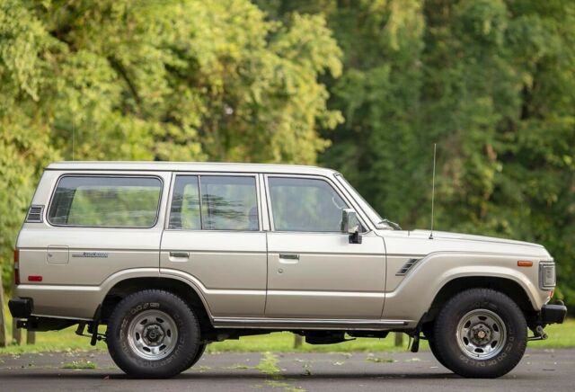1989 Toyota Land Cruiser FJ62 Super Low 134K mi 4x4 4WD Rare Collectible FJ60 - photo 10