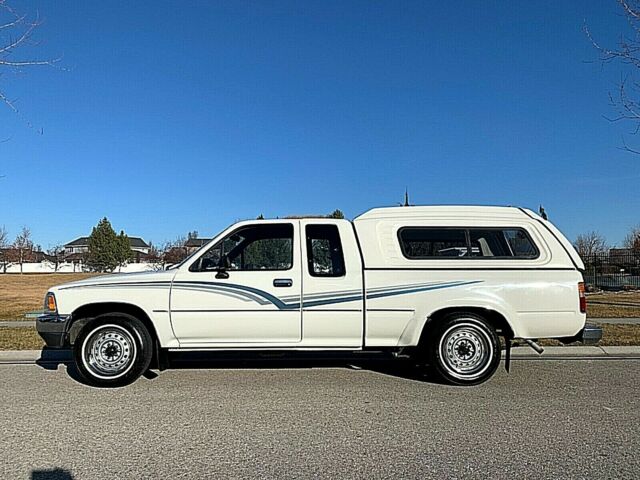 1989 Toyota Pick up extended cab Only 90,000 original miles 1989 Toyota Tacoma Extended cab deluxe model