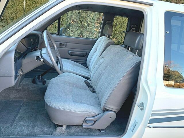 1989 Toyota Tacoma Extended cab deluxe model - photo 13