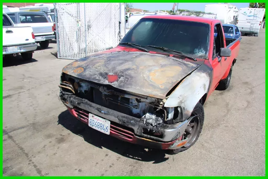 1989 Toyota PickUp 2.4 L 4 Cylinder NO RESERVE 1989 Toyota Pickup