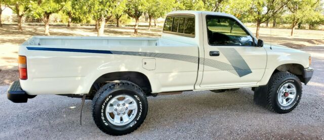 1989 Toyota Pickup - photo 9