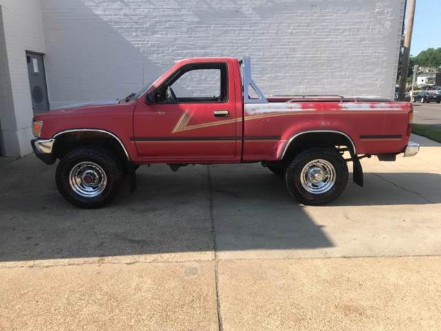 1989 Toyota Tacoma Deluxe 2dr 4WD Standard Cab SB - photo 2