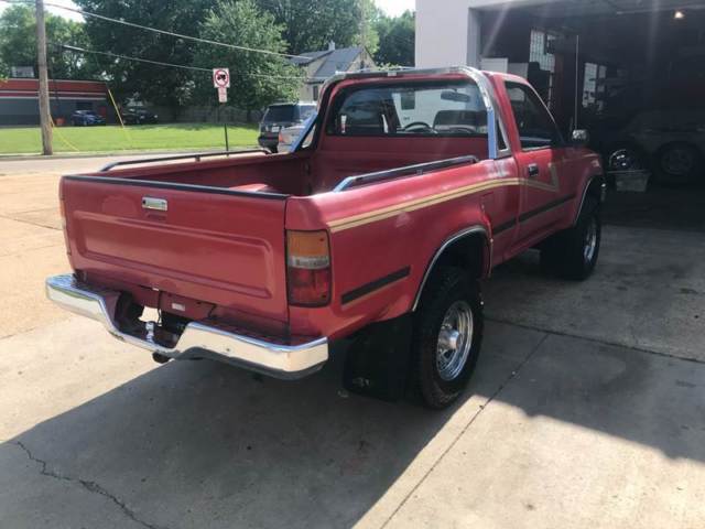 1989 Toyota Tacoma Deluxe 2dr 4WD Standard Cab SB - photo 4
