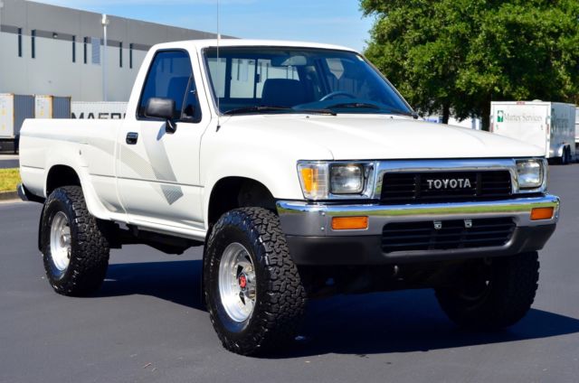 1989 TOYOTA PICKUP DLX 4X4 REGULAR CAB TACOMA TRD HILUX 22RE 5 SPEED NO RESERVE 1989 Toyota Pickup SINGLECAB 4WD DLX -- 250+ HD PICS -- CLEAN CARFAX