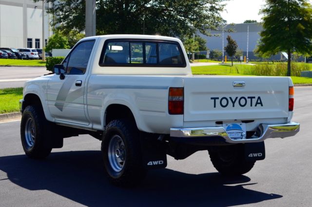 1989 Toyota Pickup SINGLECAB 4WD DLX -- 250+ HD PICS -- CLEAN CARFAX - photo 11