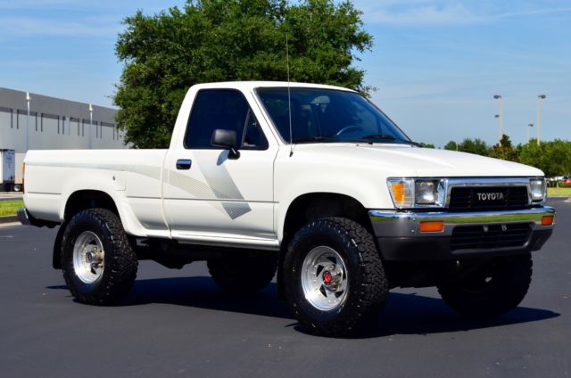1989 Toyota Pickup SINGLECAB 4WD DLX -- 250+ HD PICS -- CLEAN CARFAX - photo 2