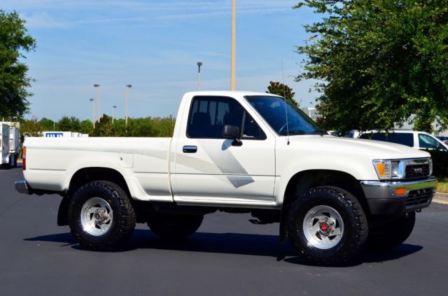 1989 Toyota Pickup SINGLECAB 4WD DLX -- 250+ HD PICS -- CLEAN CARFAX - photo 3