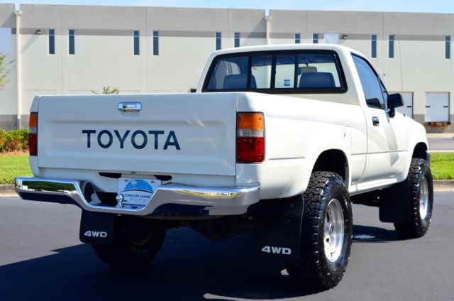 1989 Toyota Pickup SINGLECAB 4WD DLX -- 250+ HD PICS -- CLEAN CARFAX - photo 7