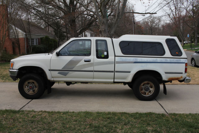 1989 Toyota Pickup DX, 4-cylinder, 4WD DX - photo 2