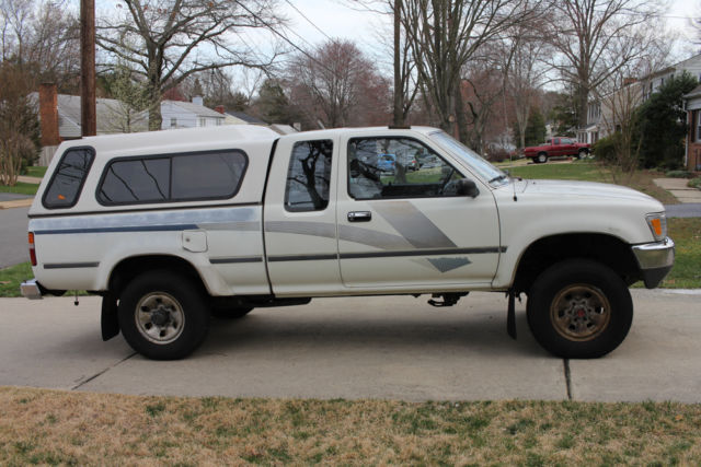 1989 Toyota Pickup DX, 4-cylinder, 4WD DX - photo 6