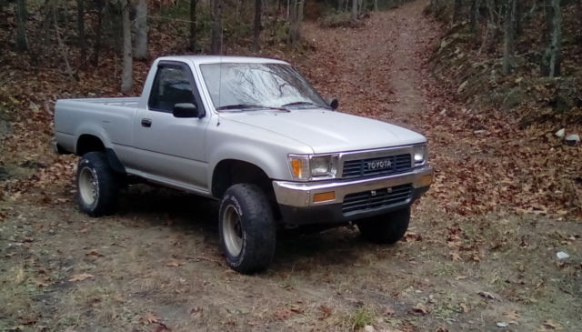 1989 Toyota Pickup Truck 4 Cylinder 22RE 5 Speed 4x4 1989 Toyota Pickup 22RE 4WD 5 Speed